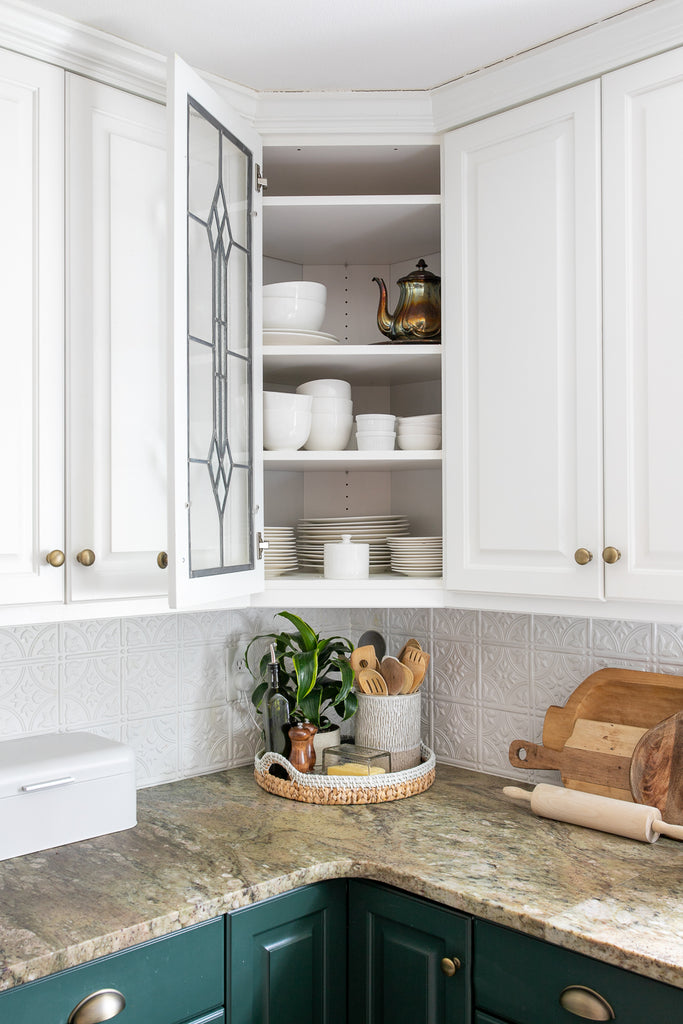 A full kitchen tour with before and after kitchen organization ideas and quick tips to make it extra functional and clutter-free.